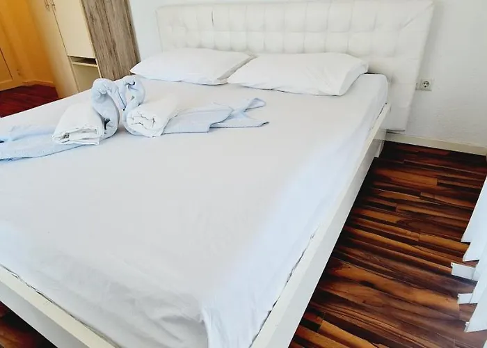 Bella 汽车旅馆 3*